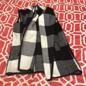 Plaid oversized vest black and white